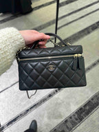 CHANEL AP4385 Quilted Lambskin Vanity Case with Chain | 香奈兒 菱格紋小牛皮鏈帶化妝箱手袋 (黑色) - LONDONKELLY 英國名牌代購