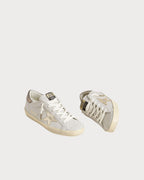 GOLDEN GOOSE Super - Star with crackle leather star and metallic foiled leather heel tab | 黃金鵝 Super - Star 搭配龜裂皮革星星與金屬箔皮革後跟標籤(白色) - LondonKelly 英國名牌代購